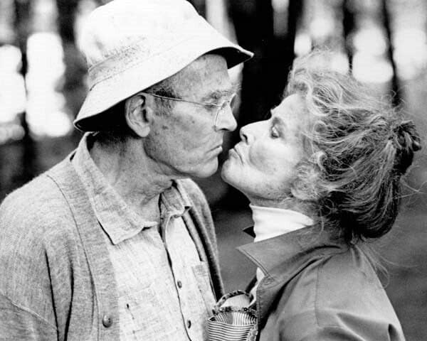 On Golden Pond Henry Fonda & Katharine Hepburn csücsöríts a csók 8x10 fotó